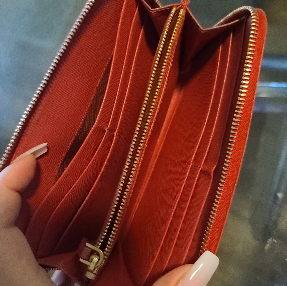 Red Prada Wallet - Picture 5 of 5
